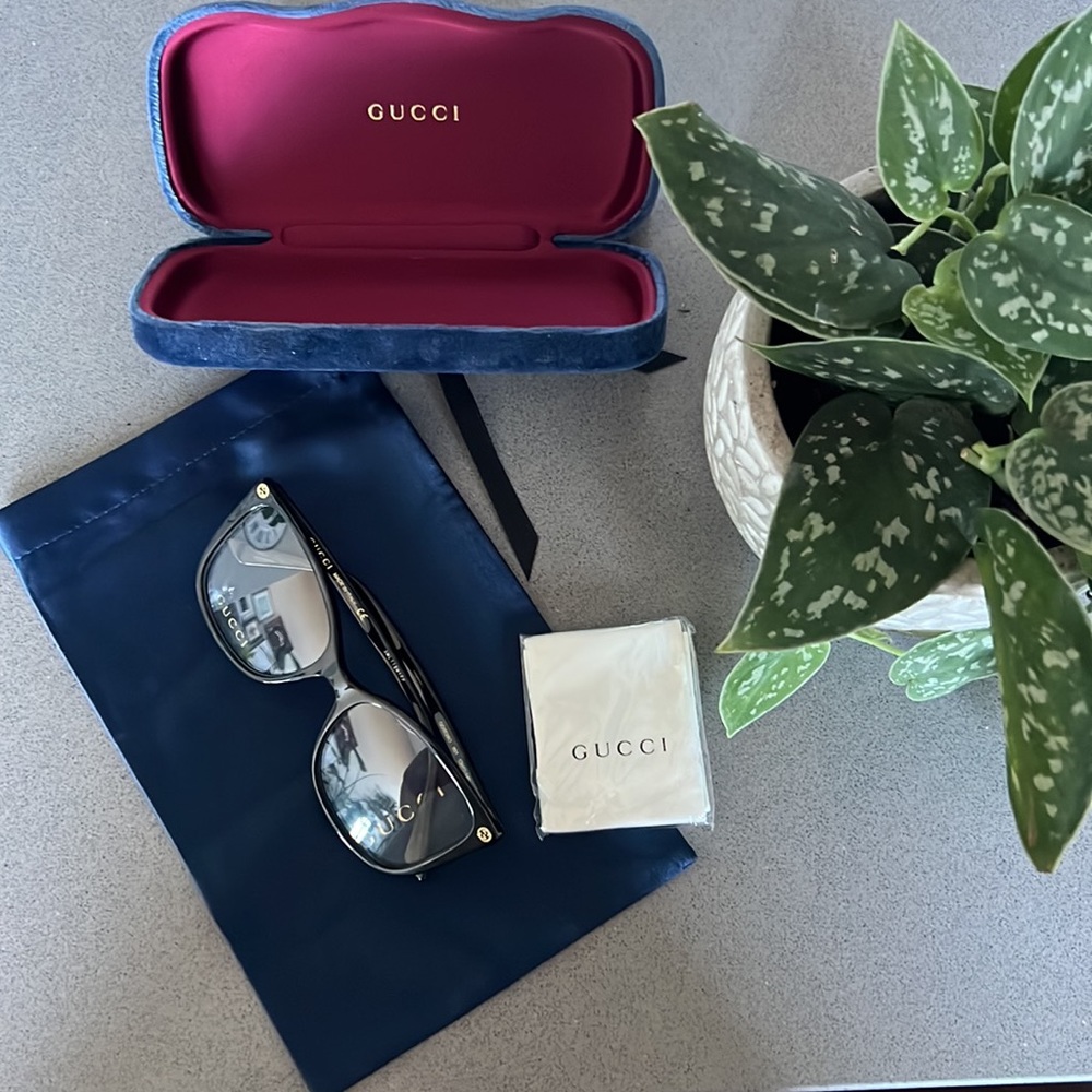 Never worn Authentic Gucci Glasses - mint condition -